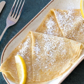 Fresh lemon and sugar crêpe